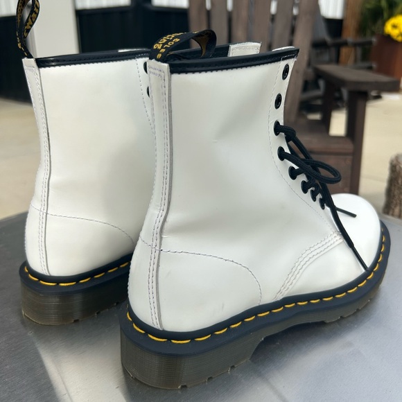 Dr. Martens Smooth Leather Lace Up Boots: W, size 7.5, white, new condition! - Picture 2 of 9